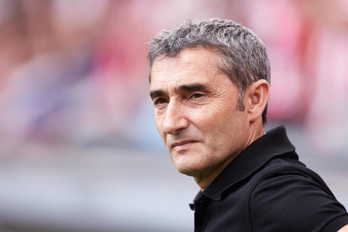 El entrenador del Athletic Club, Ernesto Valverde, en San Mamés.