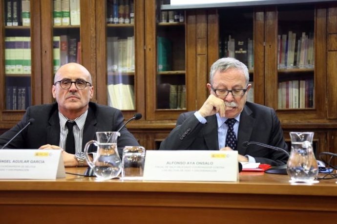 A la izquierda, el fiscal Miguel Ángel Aguilar, en un Curso del Centro de Estudios Jurídicos (CEJ) en 2018.