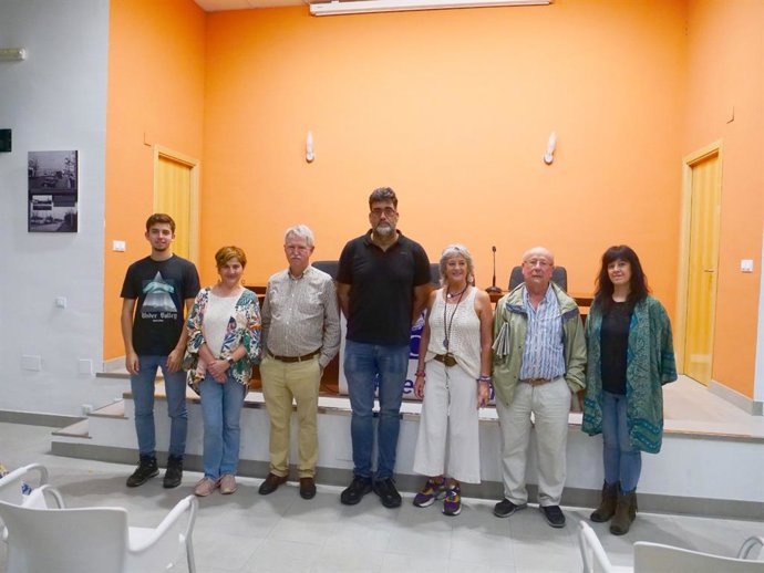 Representantes de las organizaciones y colectivos sociales de Córdoba convocantes del III Premio Andaluz de Periodismo Social 'Alberto Almansa', en su presentación.