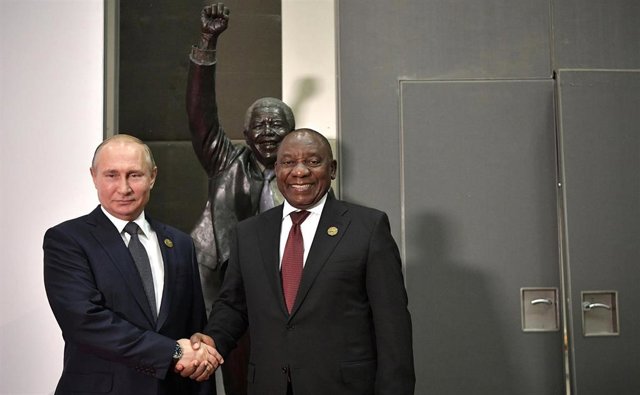 Archivo - Vladimir Putin y Cyril Ramaphosa.