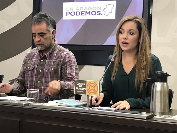 Archivo - Los diputados Grupo Parlamentario de Podemos en las Cortes de Aragón, Andoni Corrales  y Maru Díaz en una foto de archivo 
