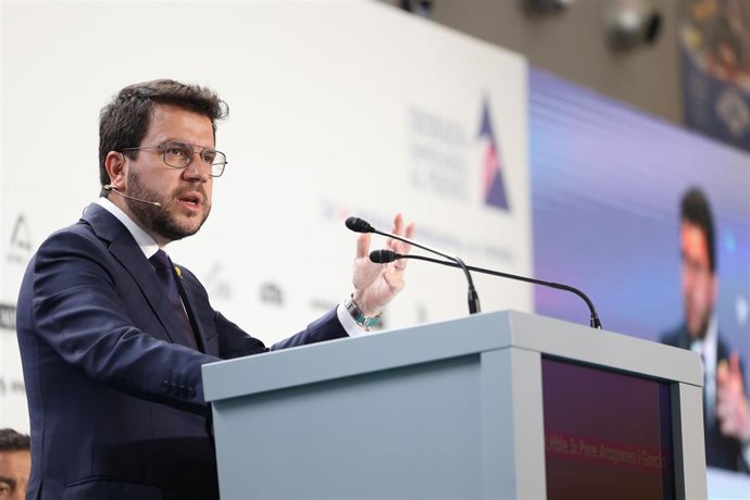 El presidente de la Generalitat, Pere Aragons, interviene en la 34 Trobada Empresarial al Pirineu