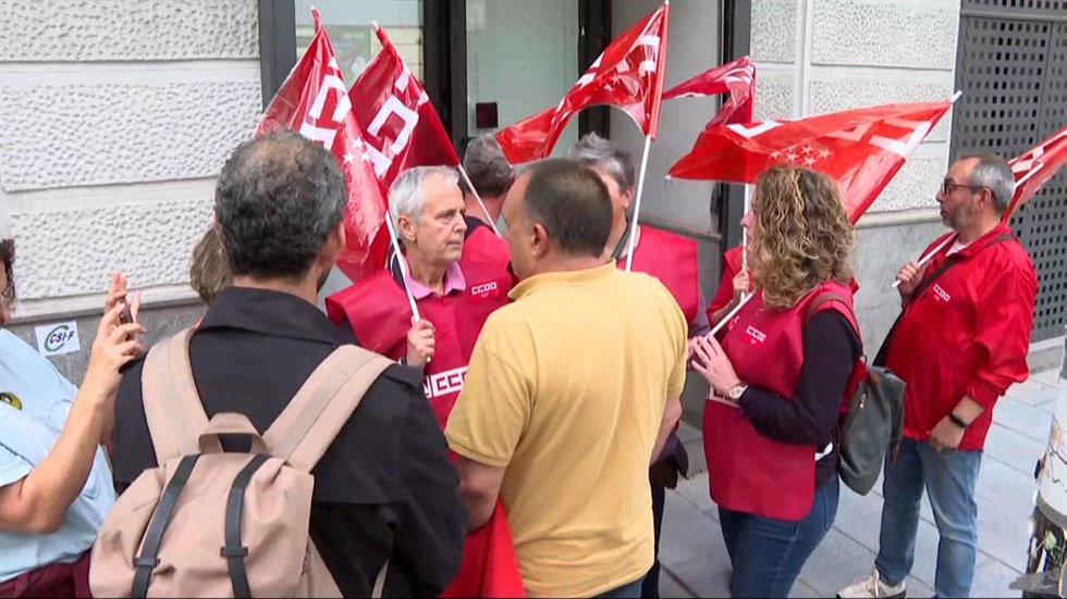 Dos días de encierro en Justicia agudizan la huelga de funcionarios tras ocho se