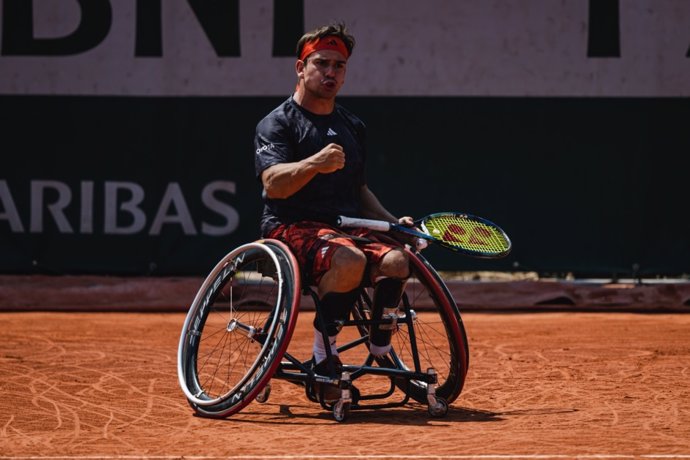 El tenista español Martín de la Puente, durante un partido de Roland Garros.