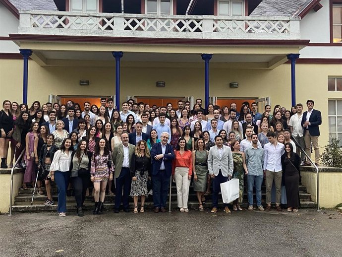 Acto de bienvenida a los nuevos MIR en el paraninfo de la Magdalena