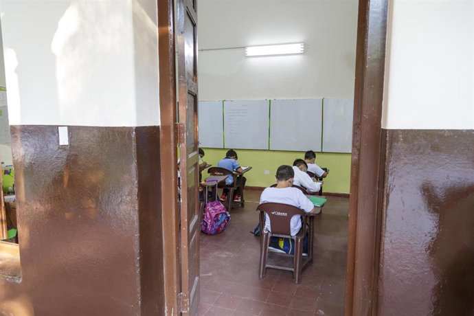 Archivo - Alumenos en Asunción, Paraguay