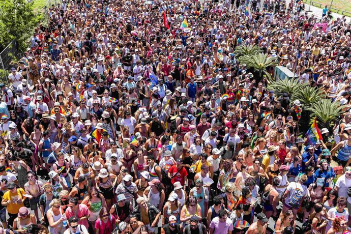 Archivo - June 10, 2022, Tel Aviv, Israel: Participants in the annual Pride Parade in Tel Aviv. Tens of thousands of members of the lesbian, gay, bisexual, transgender and queer community and their supporters participated in the parade. The Tel Aviv Pri