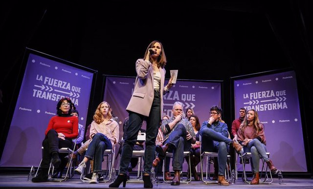 Archivo - La secretaria general de Podemos y ministra de Derechos Sociales y Agenda 2030, Ione Belarra, participa en un acto de la ruta 'La fuerza que transforma', en el Teatre Micalet, a 11 de febrero de 2023, en Valencia, Comunidad de Valencia (España).