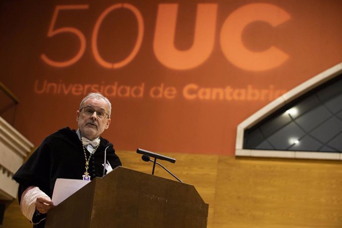 Archivo - El rector de la UC, Ángel Pazos, durante el acto de Santo Tomas de Aquino
