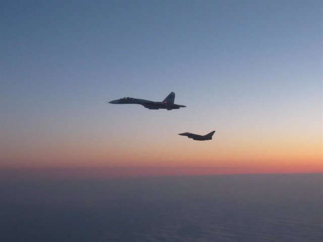 Cazas británicos y suecos interceptan aviones rusos cerca del espacio aéreo de la OTAN y Suecia