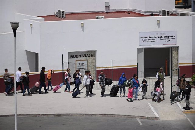 Migrantes y mexicanos en Baja California, México