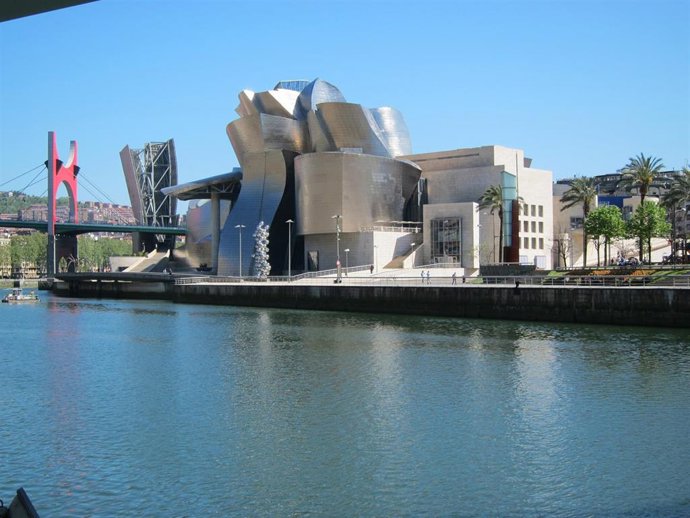 Archivo - Cielos despejados en Bilbao (archivo)