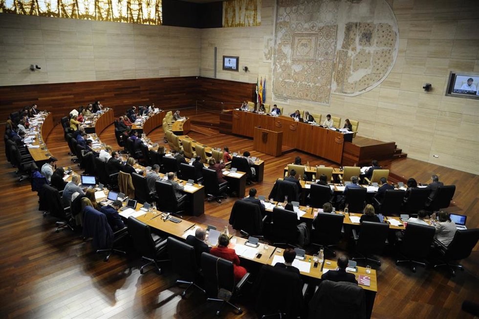 Archivo - Imagen de archivo del hemiciclo de la Asamblea de Extremadura