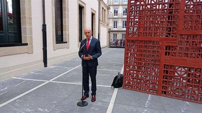 Erkoreka, en declaraciones a los medios de comunicación a su llegada al Parlamento Vasco