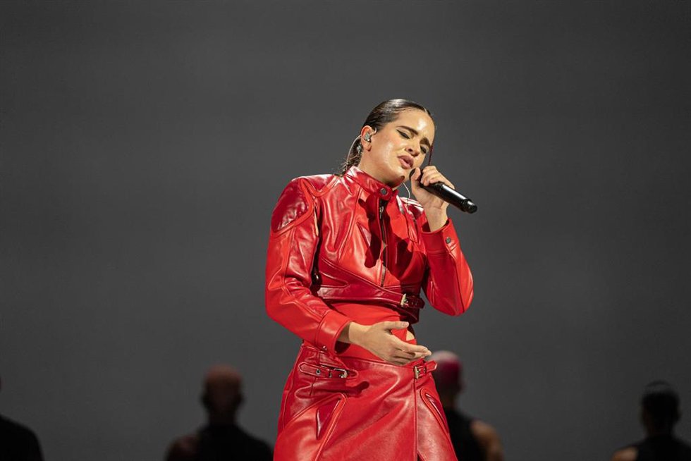 Archivo - La cantante Rosalía actúa dentro de su gira Motomami Tour en el Palau Sant Jordi, a 23 de julio de 2022, en Barcelona