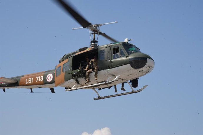 Archivo - Un helicóptero militar de Túnez