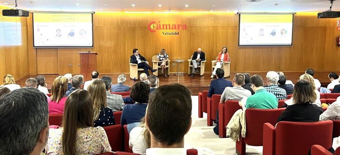 Más de 100 responsables de empresas analizan en Valladolid los retos de formación, empleabilidad y atracción de talento