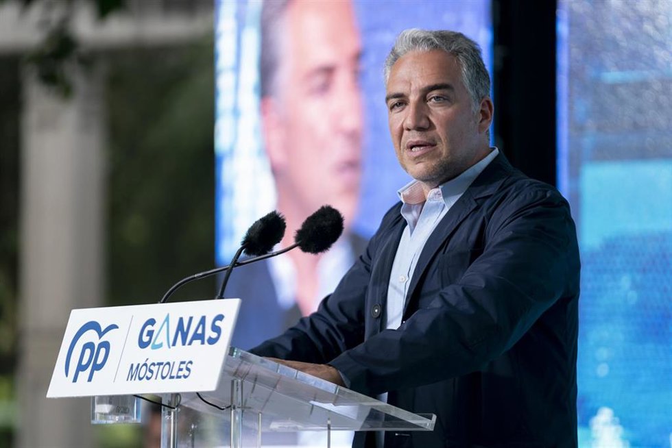 El coordinador general del Partido Popular, Elías Bendodo participa en un encuentro con afiliados y simpatizantes populares en el Parque Finca Liana, a 24 de mayo de 2023, en Móstoles, Madrid (España). 