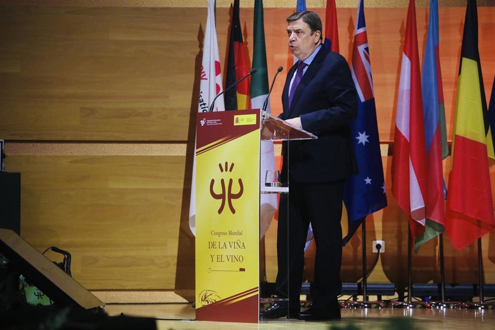 El ministro de Agricultura, Pesca y Alimentación, Luis Planas, durante su intervención en la inauguración del 44 Congreso Mundial de la Viña y el Vino, a 05 de junio del 2023 en Cádiz (Andalucía, España).