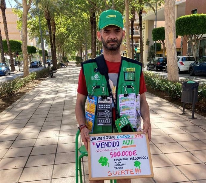 El vendedor de la ONCE Iván Almazán.