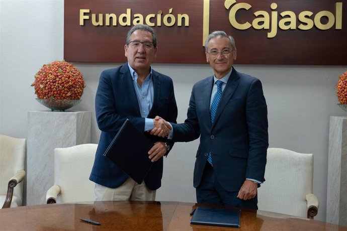 Np Y Fotos: Cincuentenario, El Nuevo Trabajo Discográfico Del Coro De La Hermandad Del Rocío De Sevilla, Se Presenta Este Lunes En El Teatro Lope De Vega Con La Colaboración De La Fundación Cajasol