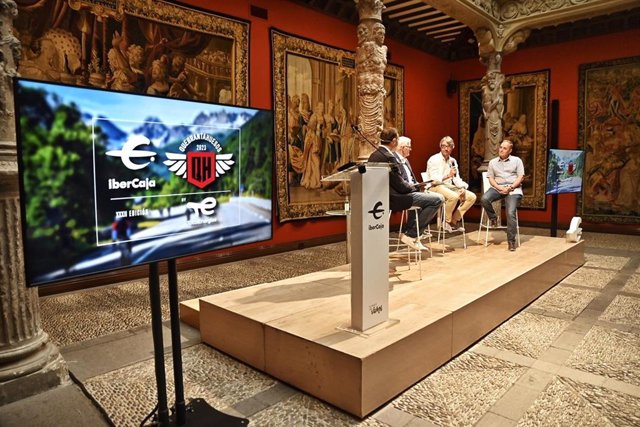 Presentación de la Marcha Cicloturista Quebrantahuesos en Ibercaja Patio de la Infanta