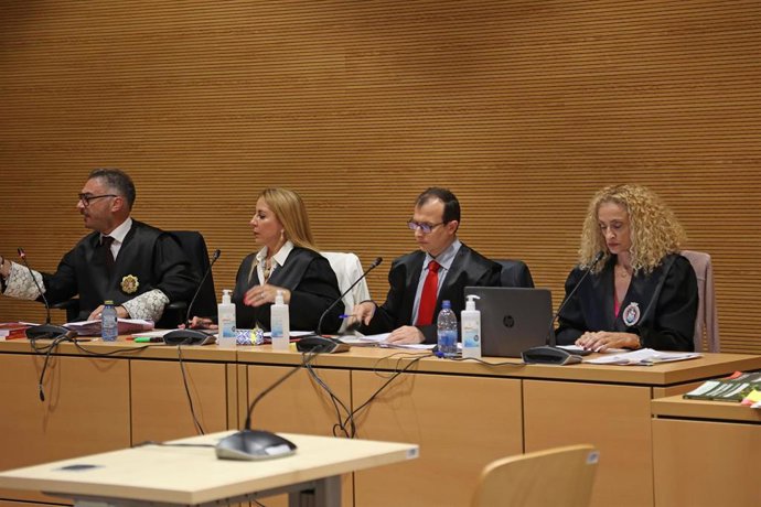Magistrados frente al asesino confeso de la joven paraguaya residente en Lanzarote Romina Celeste Núñez, en la Ciudad de la Justicia ante la Sección Segunda de la Audiencia Provincial de Las Palmas, a 2 de junio de 2023, en Las Palmas de Gran Canaria, G