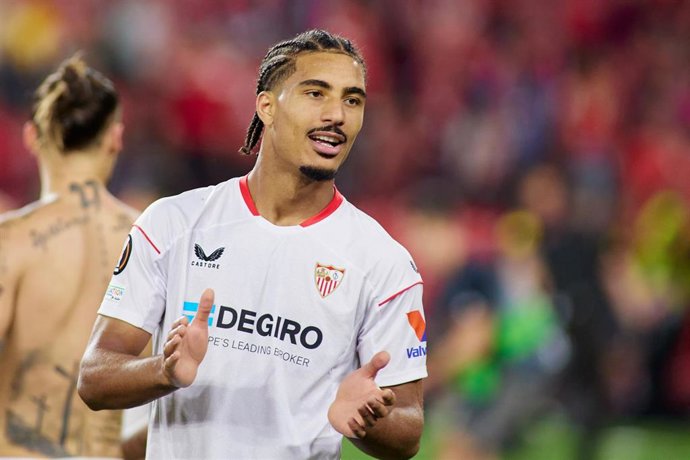 El central francés Loc Badé, con el Sevilla FC.  