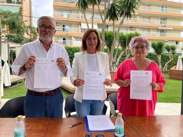 PP, Vox y Unió formalizan el acuerdo de gobierno en el Ayuntamiento de Alcúdia.