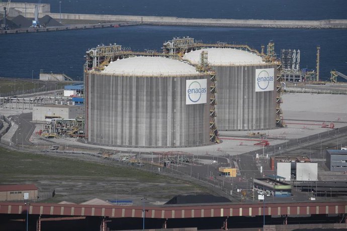 Archivo - Vistas de la planta Regasificadora de El Musel-Enagás, a 24 de marzo de 2022, en Gijón, Asturias 