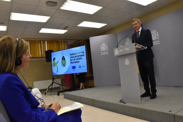 El ministro de Sanidad, José Miñones, y la comisaria europea de Salud y Seguridad Alimentaria, Stella Kyriakides, presiden el acto de Presentación de la Comunicación sobre Salud Mental de la Unión Europea. En Madrid (España), a 9 de junio de 2023.
