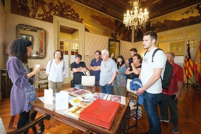 El Parlament celebra el Día Internacional de los Archivos con un recorrido documental por su sede