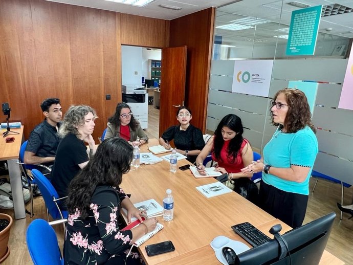 Coceta recibe a un grupo internacional de jóvenes para darles a conocer el modelo de cooperativismo español.