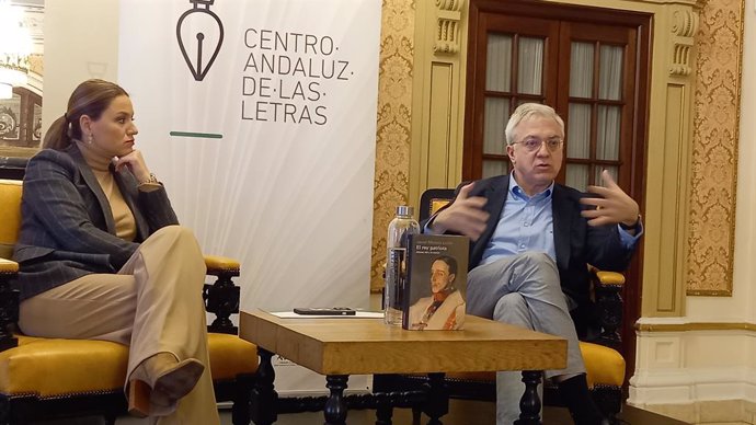 Archivo - La delegada territorial de Turismo, Cultura y Deporte de la Junta de Andalucía en Sevilla, Minerva Salas López, ha presentado este jueves en Sevilla el libro del historiador Javier Moreno Luzón, 'El rey patriota. Alfonso XIII y la nación'.