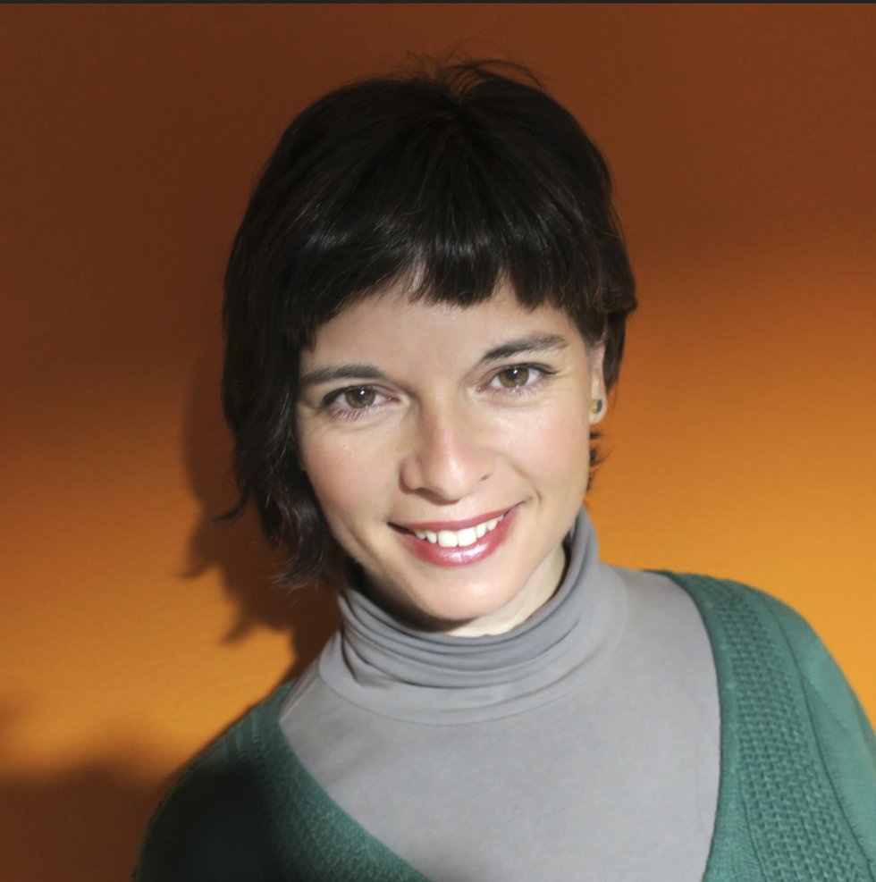 Elena Pedrosa, artista visual especializada en narrativa fotográfica contemporánea.