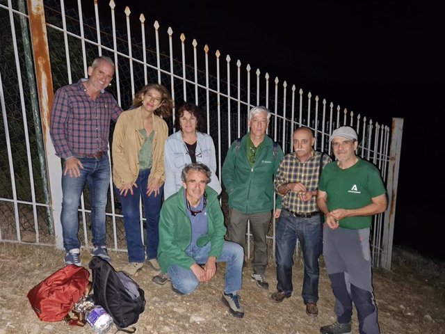 Equipo encargado de realizar el censo de muerciélagos.