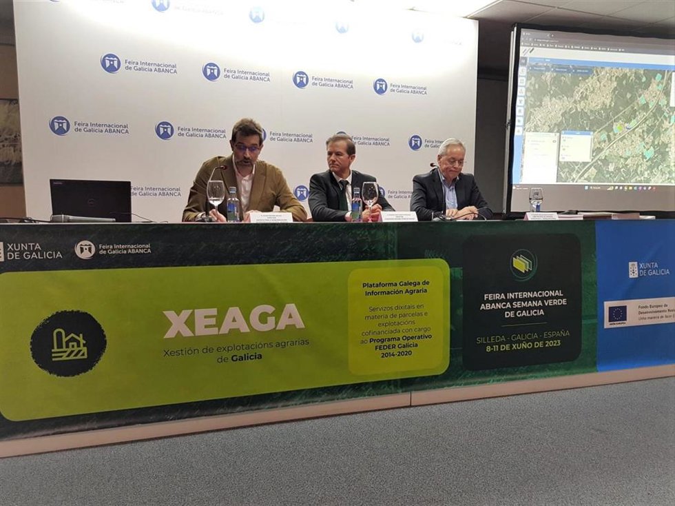 La Xunta presenta una plataforma informática para que los ganaderos gestionen todos los datos de sus granjas