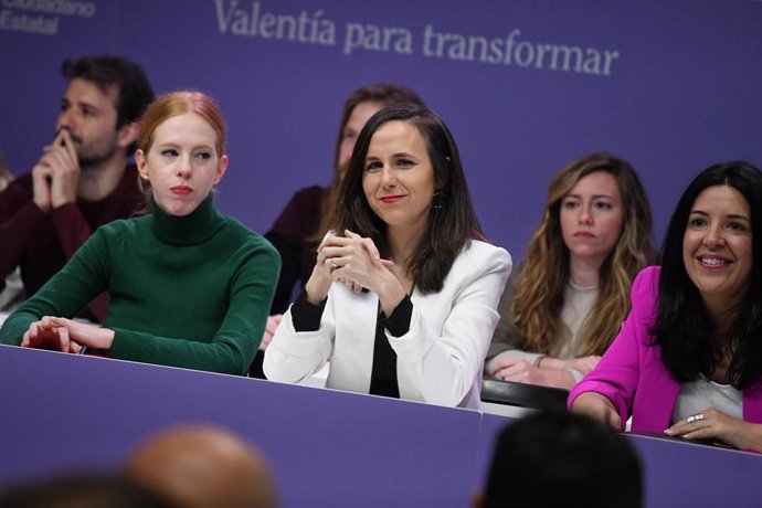 Archivo - (I-D) La secretaria Organización de Podemos, Lilith Verstrynge; la secretaria general de Podemos y ministra de Derechos Sociales y Agenda 2030, Ione Belarra; y la secretaria de Internacional y eurodiputada de Podemos, Idoia Villanueva.