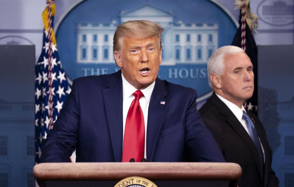 Archivo - Donald Trump y Mike Pence, en rueda de prensa 