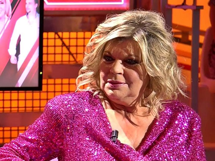 TERELU CAMPOS SE SIENTA EN EL 'DELUXE'