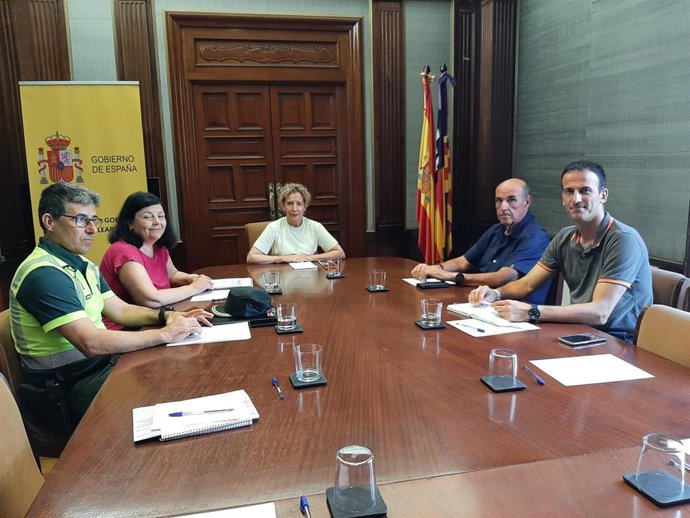 Taxis-Pimem se reúne con Delegación de Gobierno, DGT y Guardia Civil para garantizar cumplimiento de normativa vigente