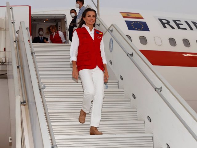 Archivo - La Reina Letizia, descendiendo del avión a su llegada a Mauritania