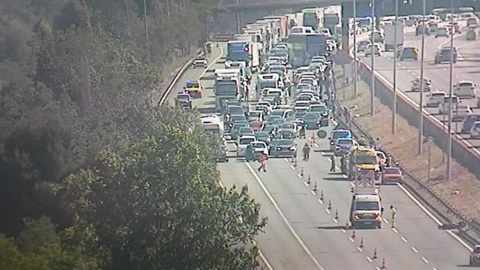 Retencions per un accident a l'AP-7 a la Roca del Valls (Barcelona)