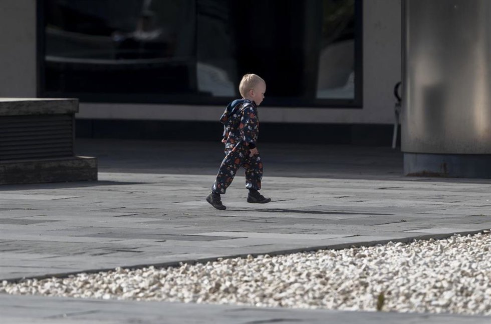 Archivo - Un niño corriendo.