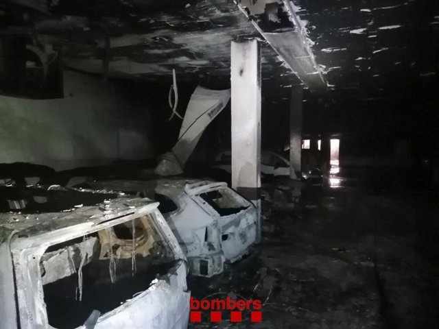 Evacuades 18 persones per un incendi ja extingit en un aparcament a Valls (Tarragona)