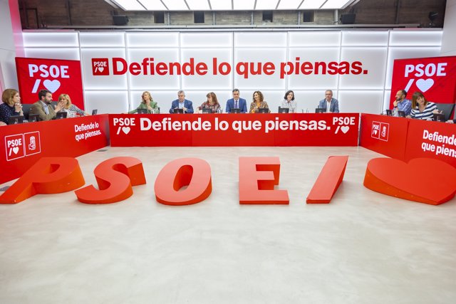 Vista general de una reunión de la Ejecutiva Federal del PSOE, en la sede socialista de la calle Ferraz, a 18 de abril de 2022, en Madrid (España)