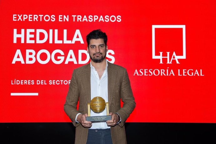 El propietario de La Chulapa de Moncloa, Joaquín Monroy De la Peña, ha sido galardonado con el Premio a Mejor Lotero del Año 2023