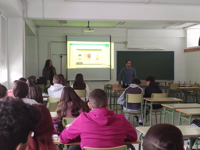 Taller del Programa Forma Joven 2023 en un centro de Granada.