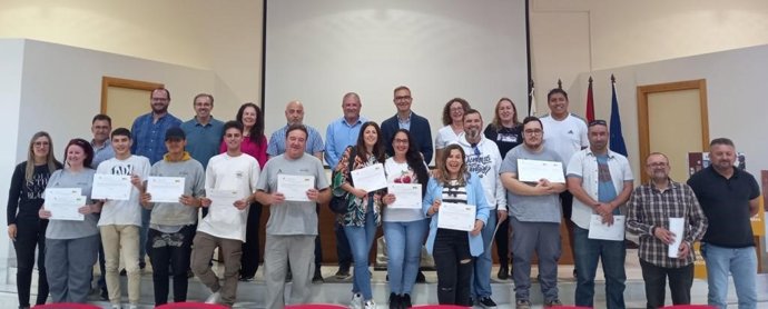 Entrega de diplomas en la Escuela del Mármol de Fines