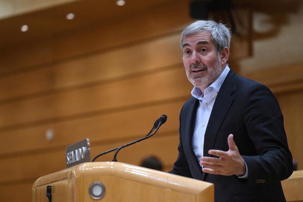 Archivo - El portavoz de Coalición Canaria en el Senado, Fernando Clavijo, interviene durante un pleno del Senado, a 25 de abril de 2023, en Madrid (España). Sánchez y Feijóo se enfrentan hoy a su cuarto cara a cara en el Pleno del Senado. El debate, a 